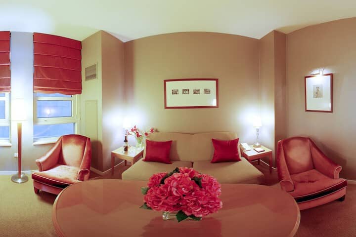 Room 28 of 44